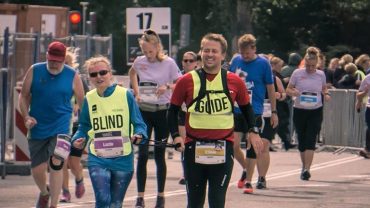 Lucia og Klaus deltager i Copenhagen Halfmarathon. Foto Move United
