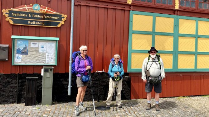 Ingelise Kvorning, Ulla Jeppsson og Hans Henrik Kleinert besøgte Rudkøbing, som en del af turen på Øhavsstien. Foto privat