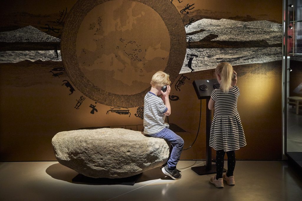 På Holstebro Museum finder du i kapitlet om bronzealderen 'Sol over land' bl.a. fortællingen om gravhøjenes rige gravgaver. Foto Ole Mortensen