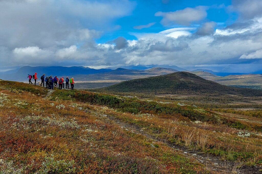 Vi gik op op op. Det var vådt og stejlt, men belønningen var den flotteste udsigt. Foto Eva Christensen