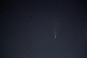 Kometen Neowise på himlen over Danmark i august 2020